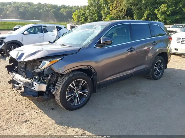 5TDBZRFH1KS744738 2019 TOYOTA HIGHLANDER - Image 2