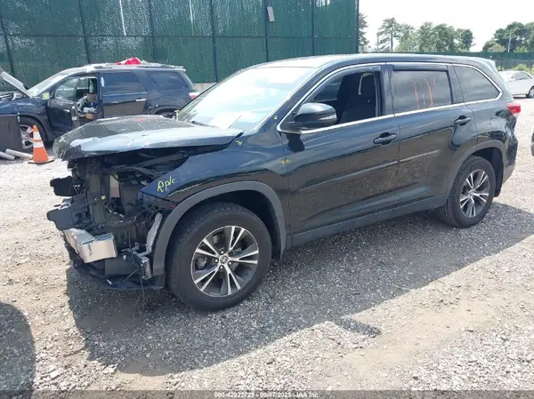 5TDBZRFH1KS747834 2019 TOYOTA HIGHLANDER - Image 2