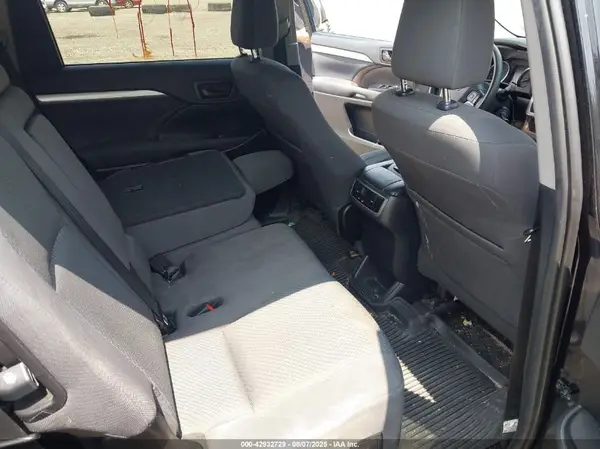 5TDBZRFH1KS747834 2019 TOYOTA HIGHLANDER - Image 8