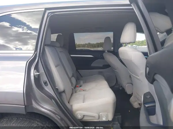 5TDBZRFH1KS960881 2019 TOYOTA HIGHLANDER - Image 8