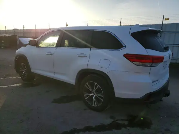 5TDBZRFH1KS984422 2019 TOYOTA HIGHLANDER - Image 2