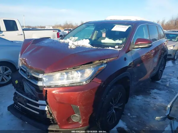 5TDBZRFH1KS993914 2019 TOYOTA HIGHLANDER - Image 2