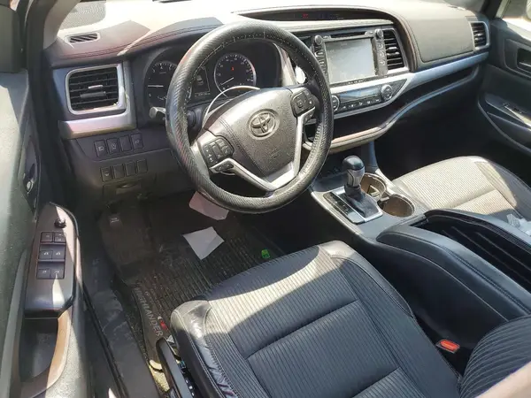 5TDBZRFH2HS378555 2017 TOYOTA HIGHLANDER - Image 8