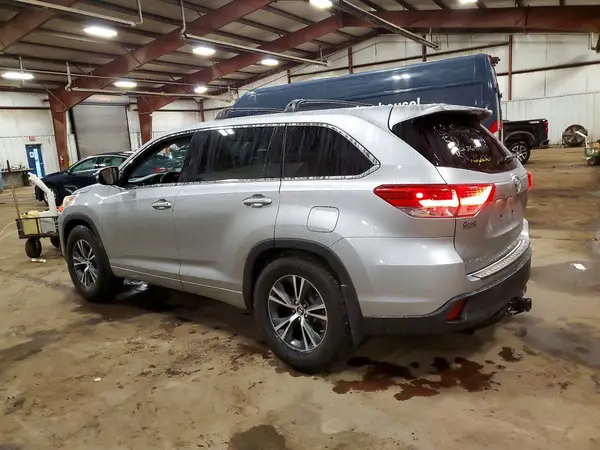 5TDBZRFH2HS382461 2017 TOYOTA HIGHLANDER - Image 2
