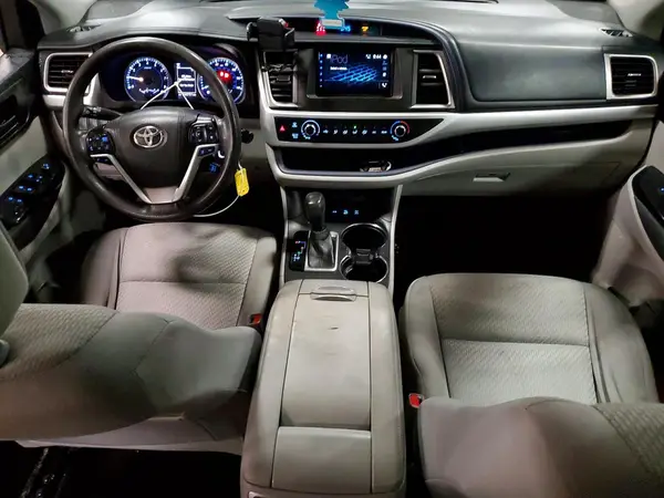 5TDBZRFH2HS382461 2017 TOYOTA HIGHLANDER - Image 8