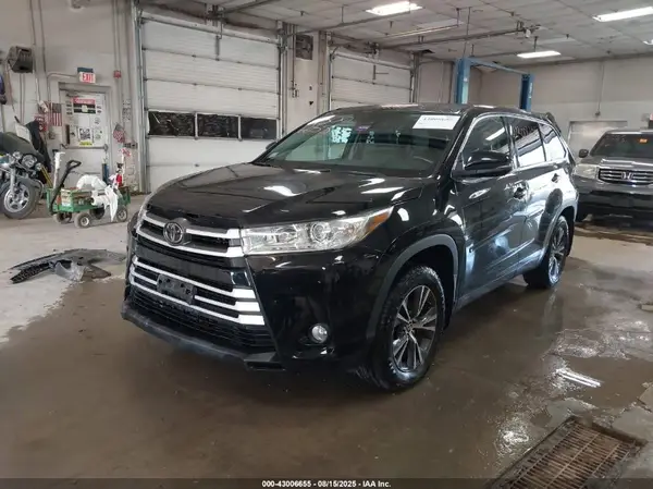5TDBZRFH2HS386610 2017 TOYOTA HIGHLANDER - Image 2