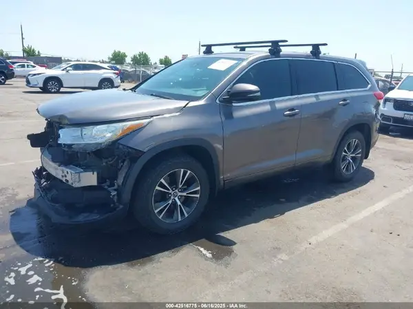 5TDBZRFH2HS388048 2017 TOYOTA HIGHLANDER - Image 2