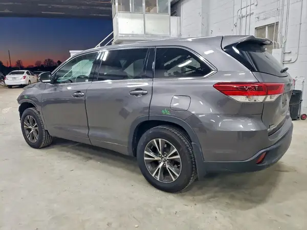 5TDBZRFH2HS402532 2017 TOYOTA HIGHLANDER - Image 2