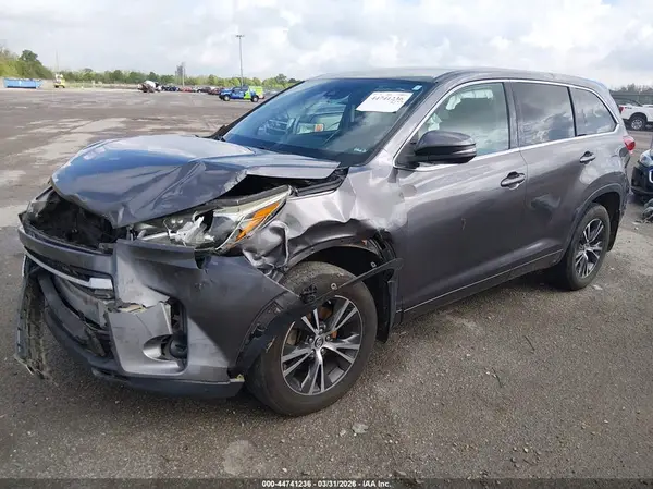 5TDBZRFH2HS407875 2017 TOYOTA HIGHLANDER - Image 2