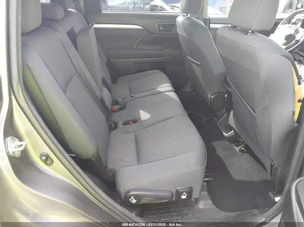 5TDBZRFH2HS407875 2017 TOYOTA HIGHLANDER - Image 8