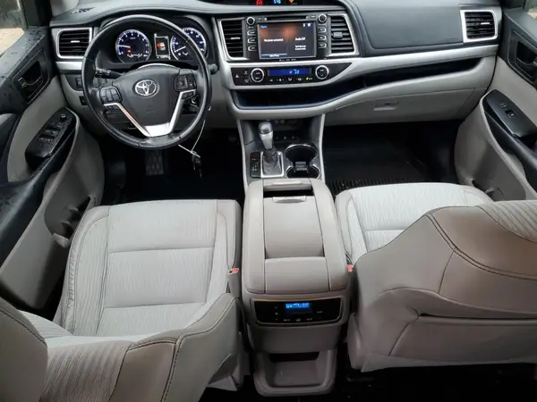 5TDBZRFH2HS419928 2017 TOYOTA HIGHLANDER - Image 8