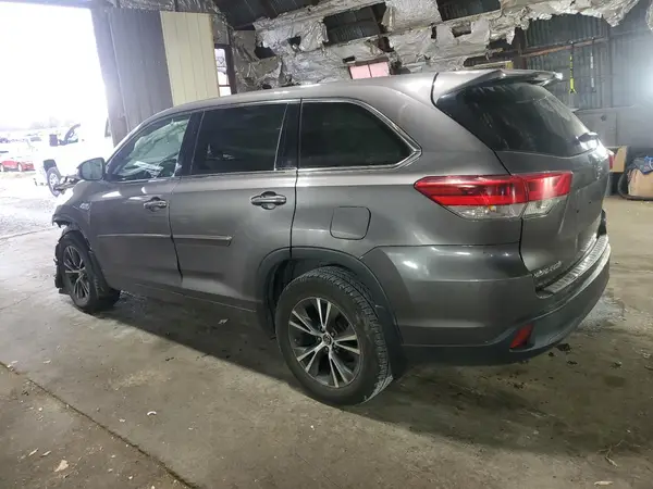 5TDBZRFH2HS423056 2017 TOYOTA HIGHLANDER - Image 2