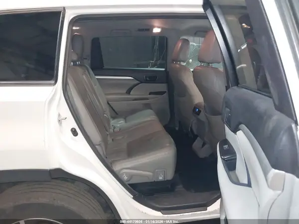 5TDBZRFH2HS423784 2017 TOYOTA HIGHLANDER - Image 8
