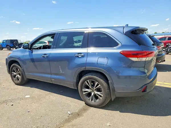 5TDBZRFH2HS427947 2017 TOYOTA HIGHLANDER - Image 2