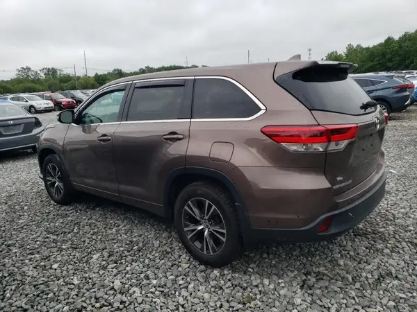 5TDBZRFH2HS436566 2017 TOYOTA HIGHLANDER - Image 2