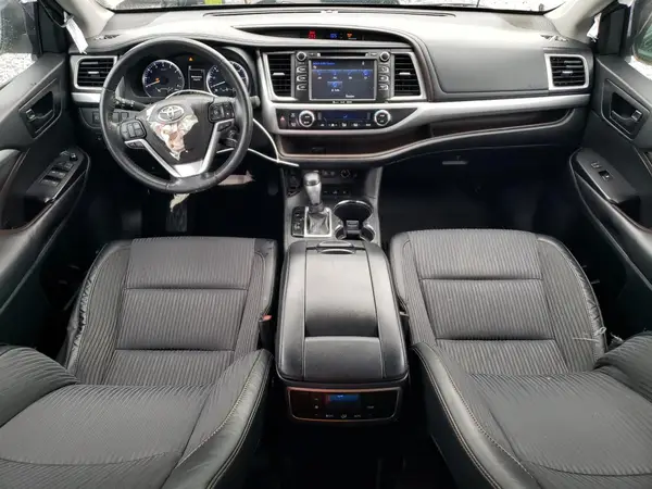5TDBZRFH2HS436566 2017 TOYOTA HIGHLANDER - Image 8
