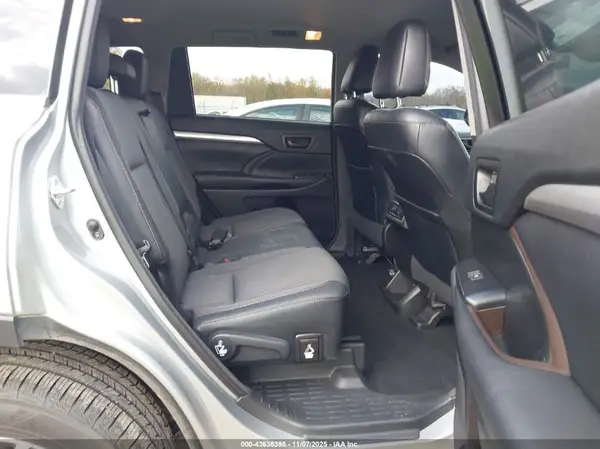 5TDBZRFH2HS441055 2017 TOYOTA HIGHLANDER - Image 8