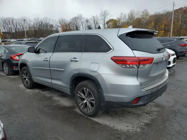 5TDBZRFH2HS446451 2017 TOYOTA HIGHLANDER - Image 2