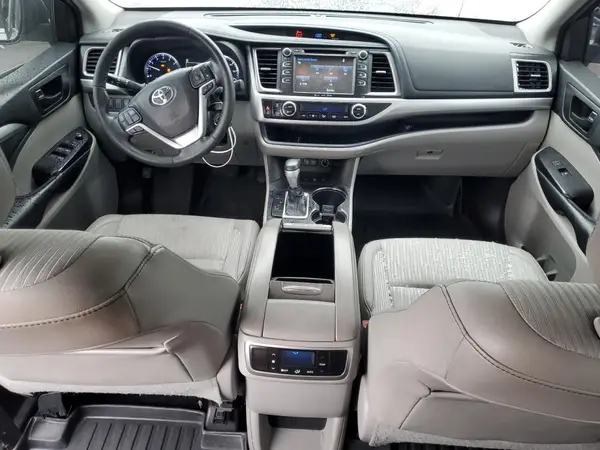 5TDBZRFH2HS446451 2017 TOYOTA HIGHLANDER - Image 8