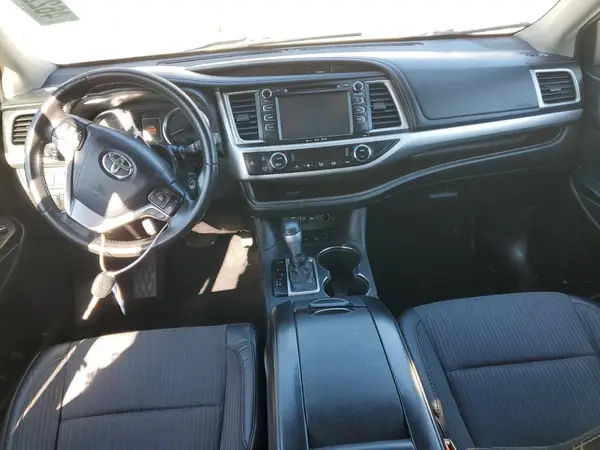 5TDBZRFH2HS446563 2017 TOYOTA HIGHLANDER - Image 8