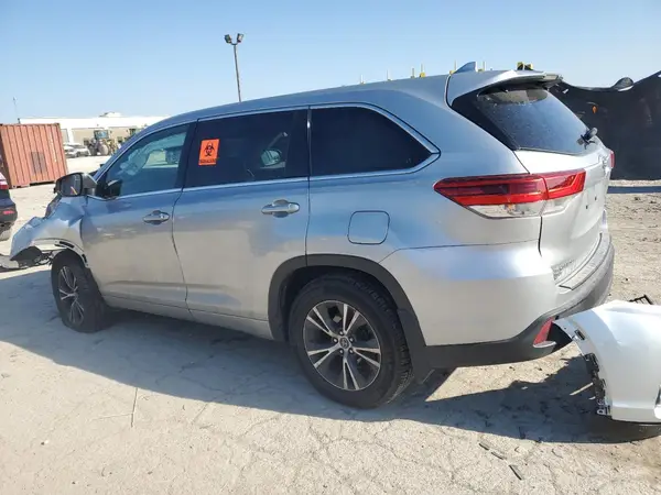 5TDBZRFH2HS456140 2017 TOYOTA HIGHLANDER - Image 2