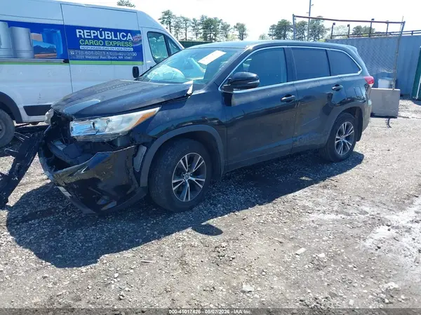 5TDBZRFH2HS458146 2017 TOYOTA HIGHLANDER - Image 2