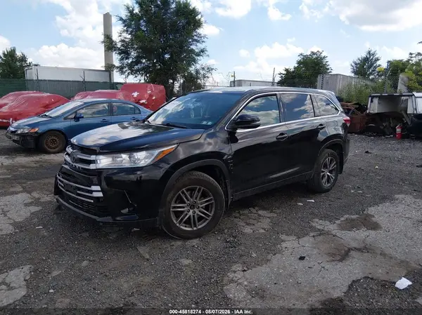 5TDBZRFH2HS471690 2017 TOYOTA HIGHLANDER - Image 2