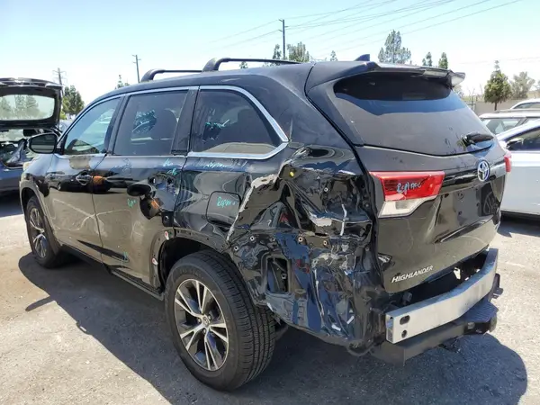 5TDBZRFH2HS478591 2017 TOYOTA HIGHLANDER - Image 2