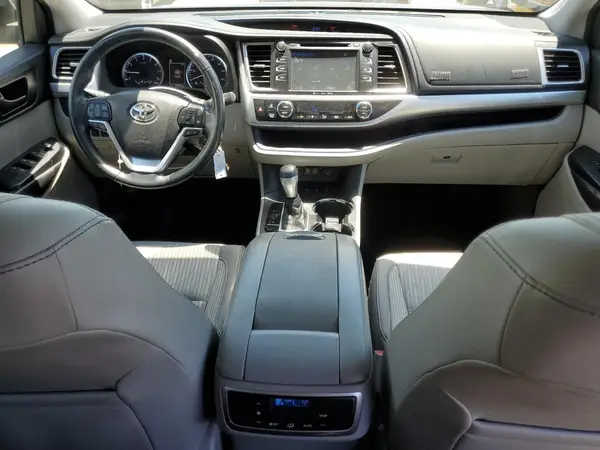 5TDBZRFH2HS478591 2017 TOYOTA HIGHLANDER - Image 8
