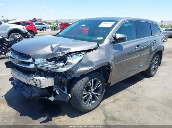 5TDBZRFH2HS483757 2017 TOYOTA HIGHLANDER - Image 2