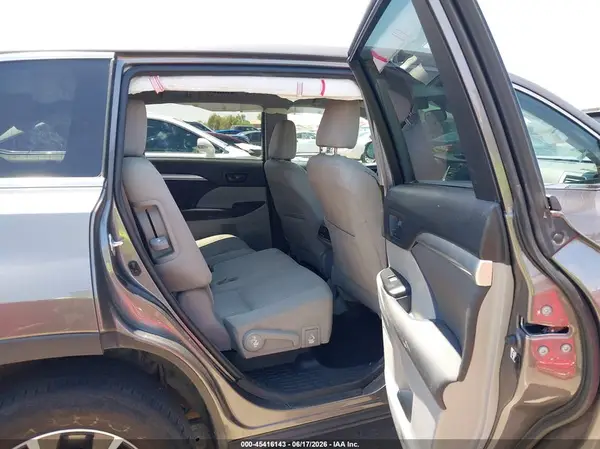 5TDBZRFH2HS483757 2017 TOYOTA HIGHLANDER - Image 8