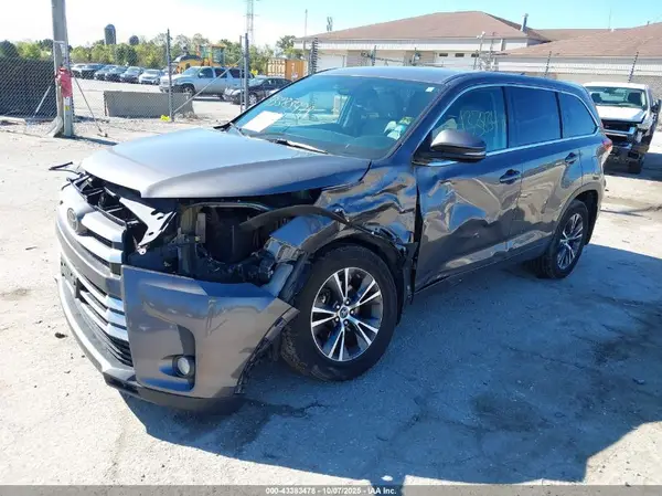 5TDBZRFH2JS497437 2018 TOYOTA HIGHLANDER - Image 2