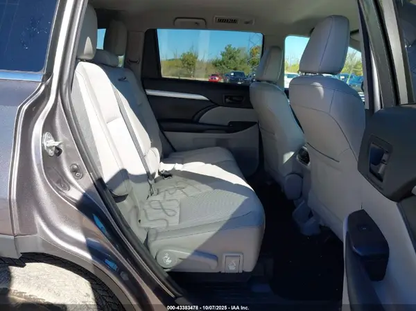 5TDBZRFH2JS497437 2018 TOYOTA HIGHLANDER - Image 8