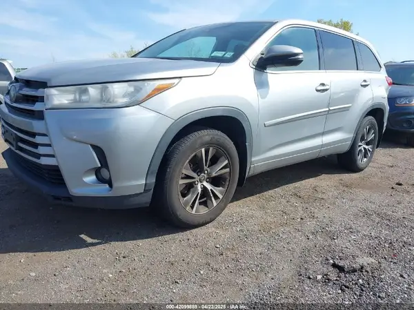 5TDBZRFH2JS499320 2018 TOYOTA HIGHLANDER - Image 2