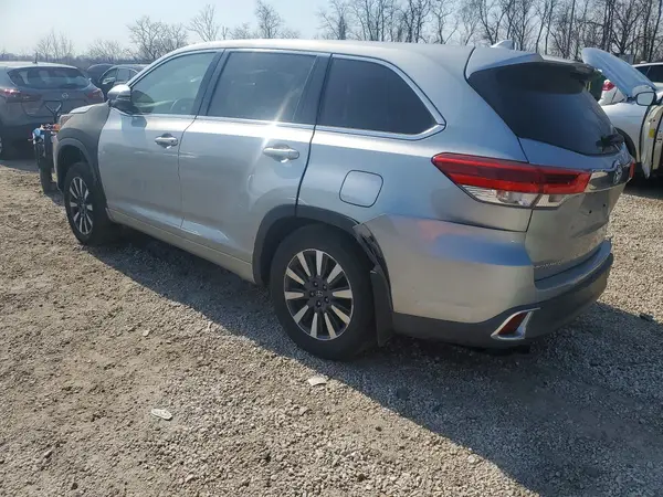 5TDBZRFH2JS801253 2018 TOYOTA HIGHLANDER - Image 2