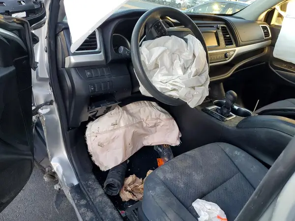 5TDBZRFH2JS822202 2018 TOYOTA HIGHLANDER - Image 8