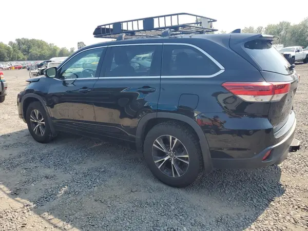 5TDBZRFH2JS827397 2018 TOYOTA HIGHLANDER - Image 2
