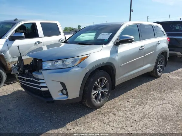 5TDBZRFH2JS829375 2018 TOYOTA HIGHLANDER - Image 2
