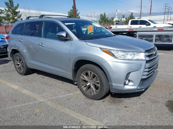 5TDBZRFH2JS838268 2018 TOYOTA HIGHLANDER - Image 1