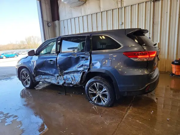 5TDBZRFH2JS842515 2018 TOYOTA HIGHLANDER - Image 2