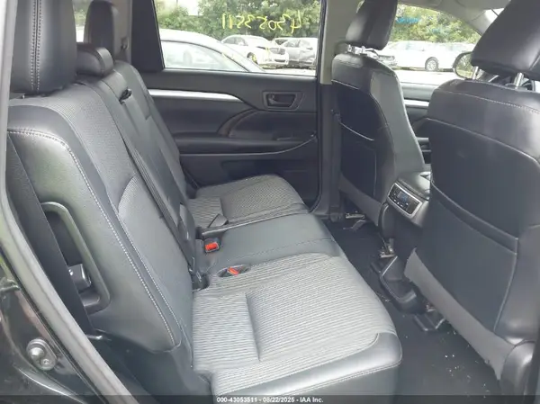5TDBZRFH2JS843079 2018 TOYOTA HIGHLANDER - Image 8