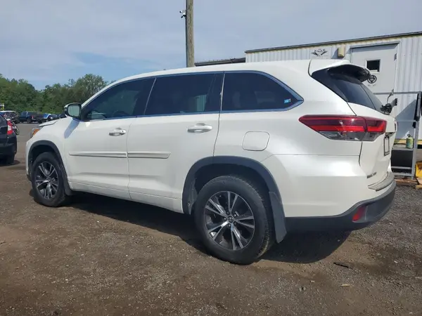 5TDBZRFH2JS844720 2018 TOYOTA HIGHLANDER - Image 2