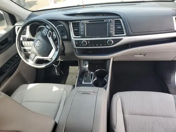 5TDBZRFH2JS844720 2018 TOYOTA HIGHLANDER - Image 8