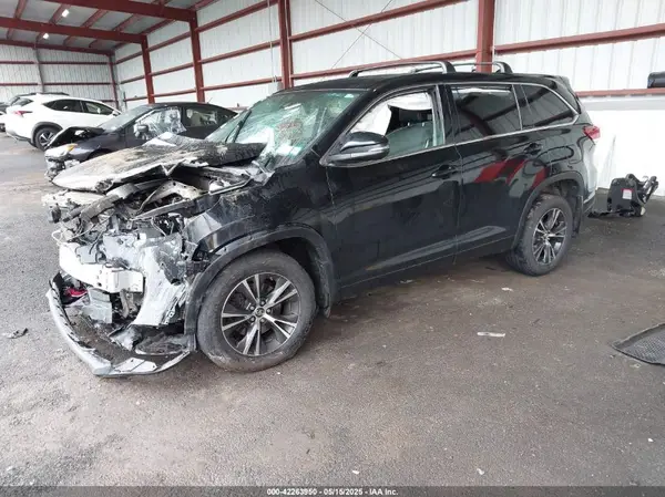 5TDBZRFH2JS855104 2018 TOYOTA HIGHLANDER - Image 2