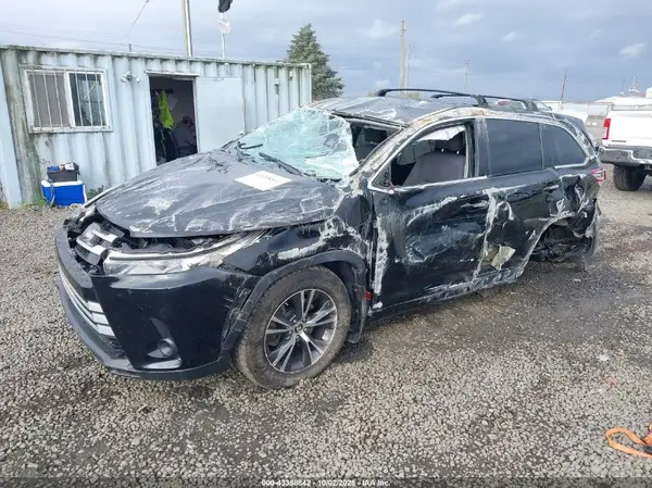 5TDBZRFH2JS861971 2018 TOYOTA HIGHLANDER - Image 2