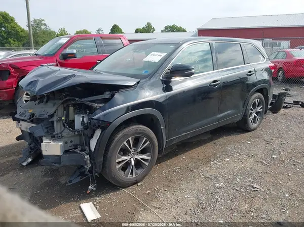 5TDBZRFH2JS864949 2018 TOYOTA HIGHLANDER - Image 2