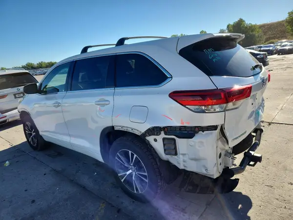 5TDBZRFH2JS883713 2018 TOYOTA HIGHLANDER - Image 2