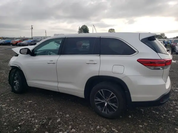 5TDBZRFH2JS899071 2018 TOYOTA HIGHLANDER - Image 2