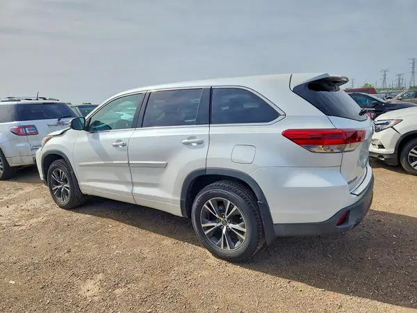 5TDBZRFH2JS900672 2018 TOYOTA HIGHLANDER - Image 2