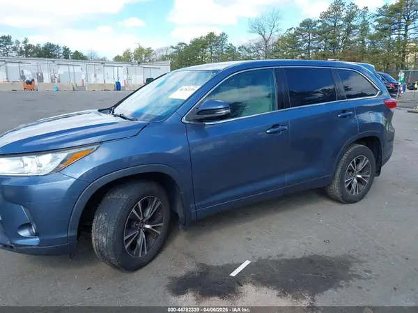 5TDBZRFH2JS906505 2018 TOYOTA HIGHLANDER - Image 2